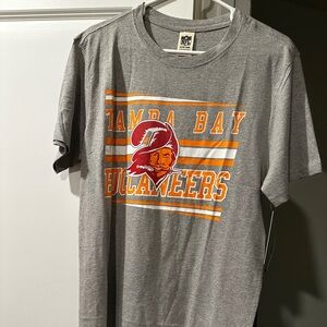 NFL team merchandise Ultra Game Tampa Bay Buccaneers Vintage Men’s Tee - Medium